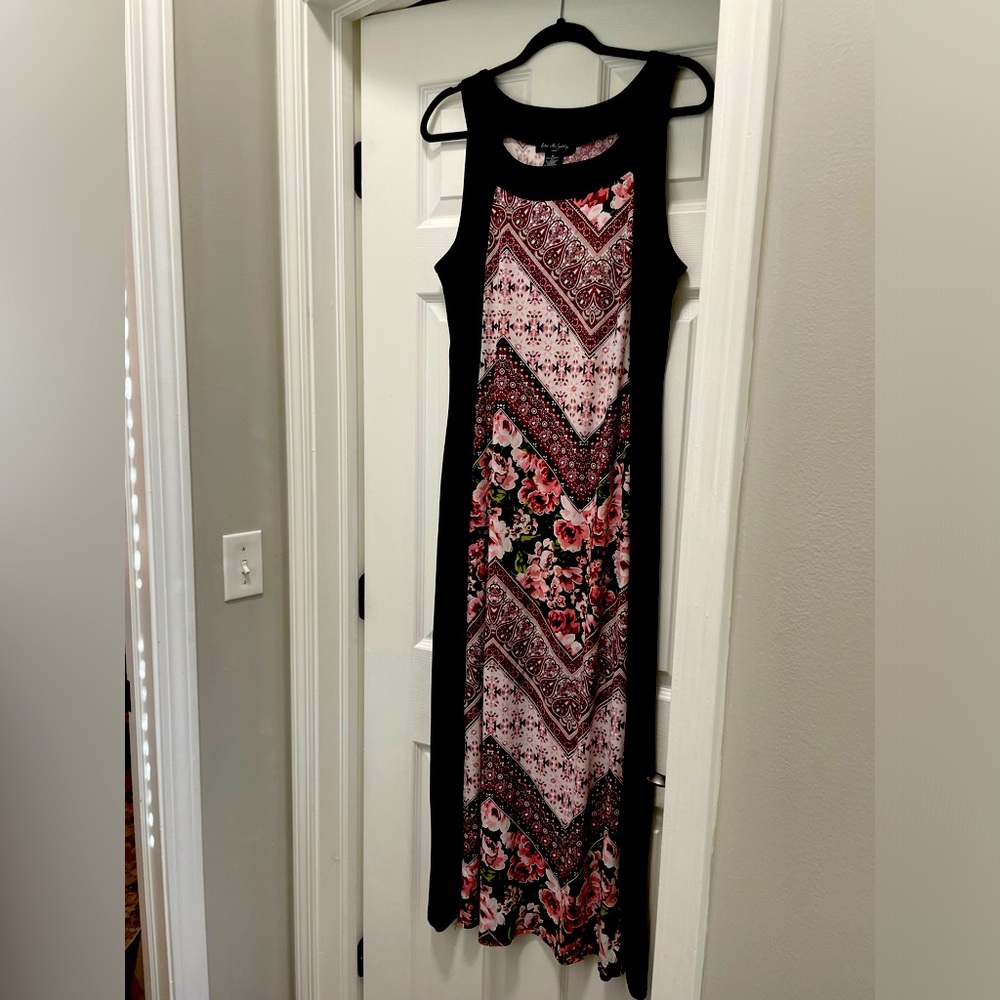 Beautiful sleeveless dress with beautiful colors Dark&light pink,burgundy,white